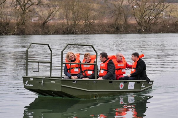 GDCK Hrvatska Kostajnica donirana brodica za poplave